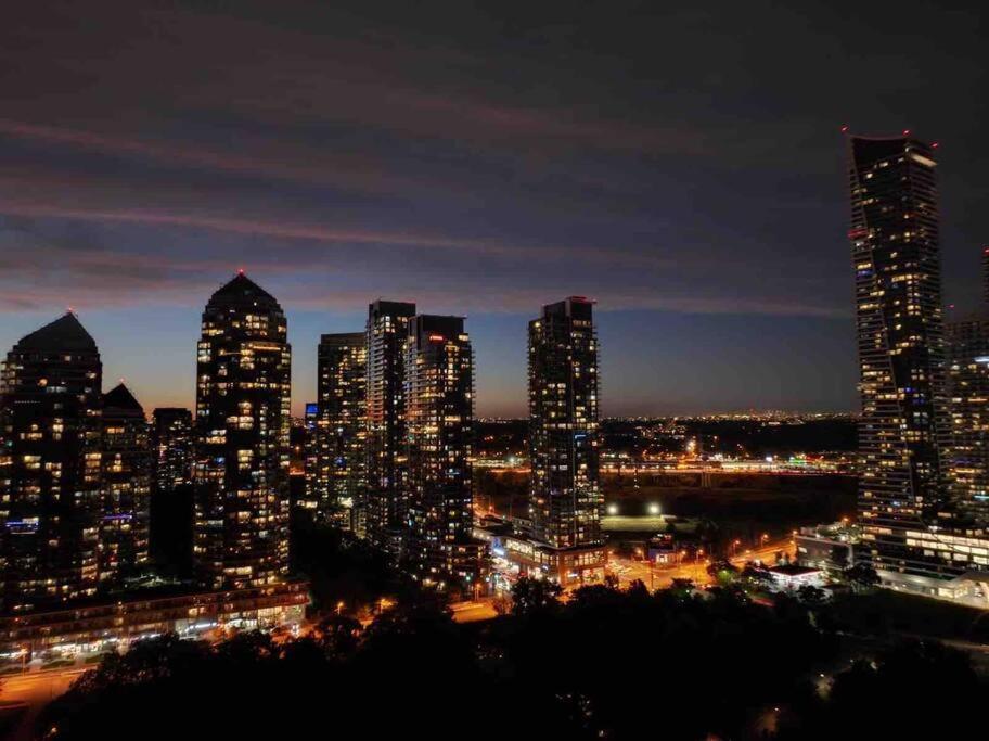 Deluxe Suite Toronto Exterior foto